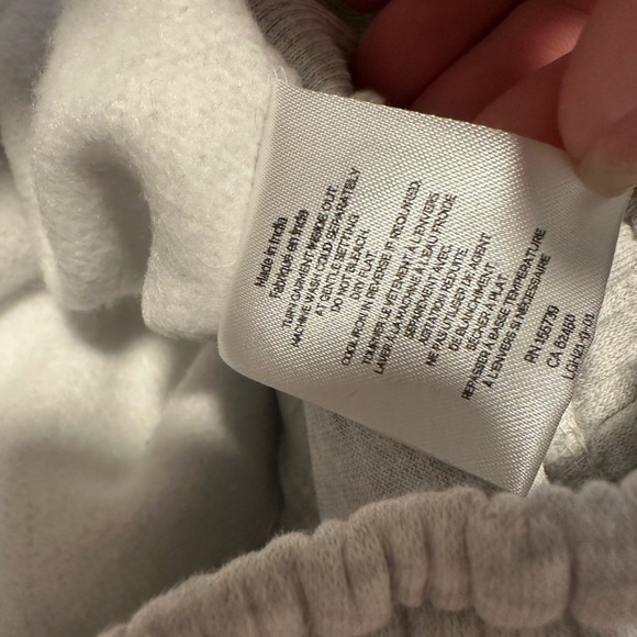 Pudus gray sweatpants with embroidered hearts - Picture 5 of 6